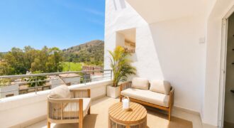 Elegant Luxury 2 bed Apartment for Sale in El Lago, Los Arqueros, Benahavís